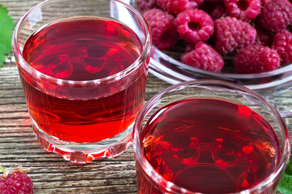 Hausgemachter Himbeersaft